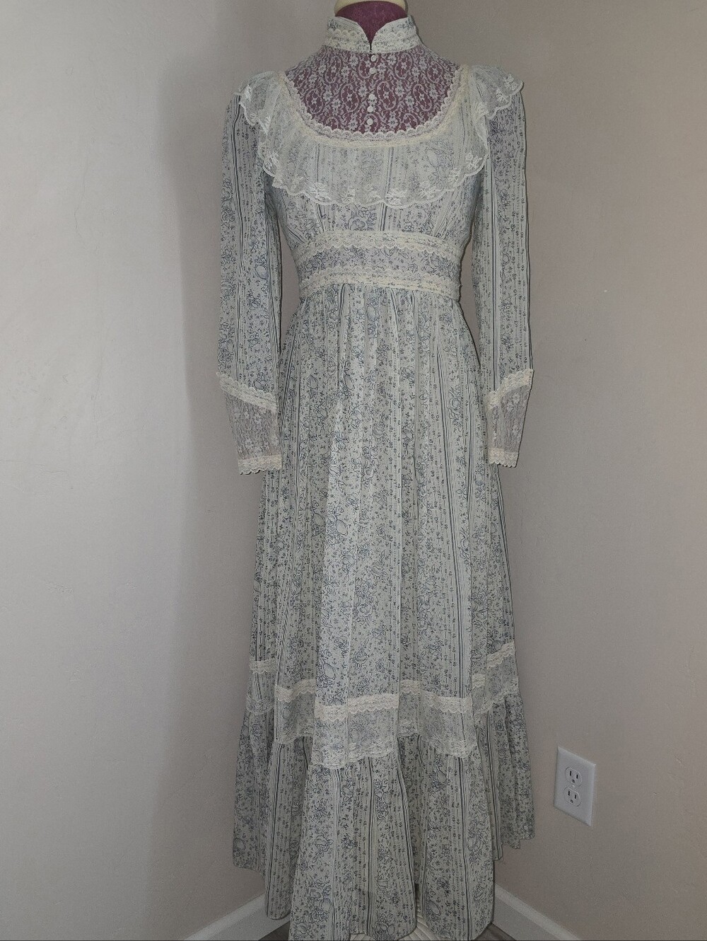 Gunne Sax by Jessica Vintage 1970s Victorian Maxi Dress Floral Lace Cottagecore